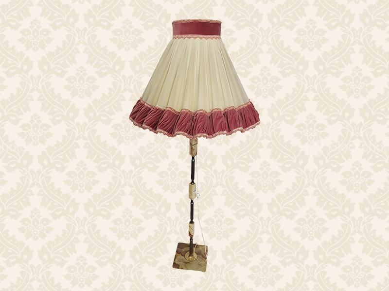 Staklena stilska stona lampa